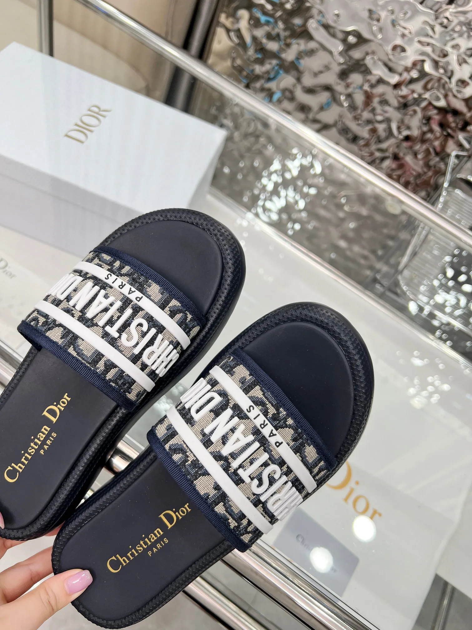 👟👟Ex-factory price 360👟👟 Dior Dior spring and summer catwalk newly upgraded sandal series classic thick-soled sandals original 1:1 development soft and delicate foot feel extremely comfortable versatile style original foam outsole 💝💝💝easy to control, 3 colors available, medium size 35-40 (41-42 customized)